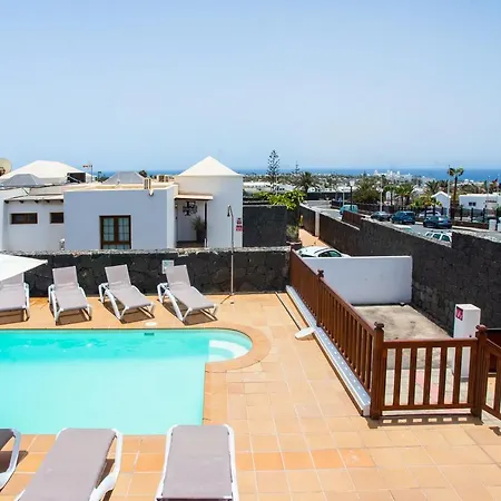 22 Sea Views, Pool,games,hot Tub, Office With Computer+ Wifi Villa Playa Blanca (Lanzarote)