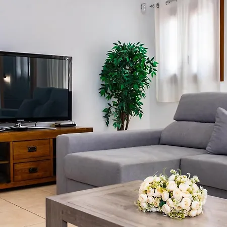 22 Sea Views, Pool,games,hot Tub, Office With Computer+ Wifi Playa Blanca (Lanzarote)