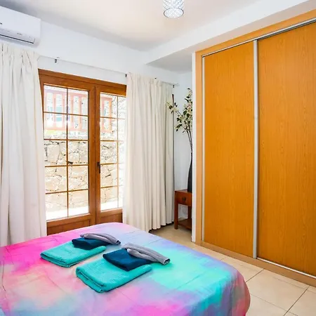 22 Sea Views, Pool,games,hot Tub, Office With Computer+ Wifi