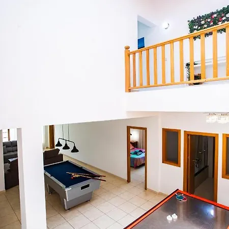 Villa 22 Sea Views, Pool,games,hot Tub, Office With Computer+ Wifi Playa Blanca (Lanzarote)