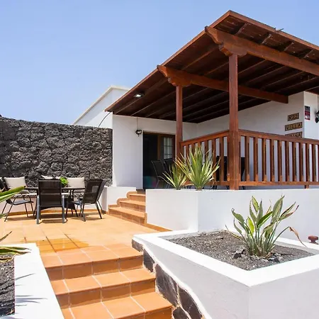 Villa 22 Sea Views, Pool,games,hot Tub, Office With Computer+ Wifi Playa Blanca (Lanzarote)